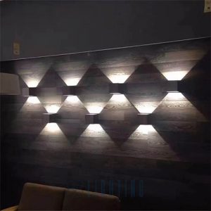 Mẫu đèn ốp tường ngoài trời hắt tường trang trí